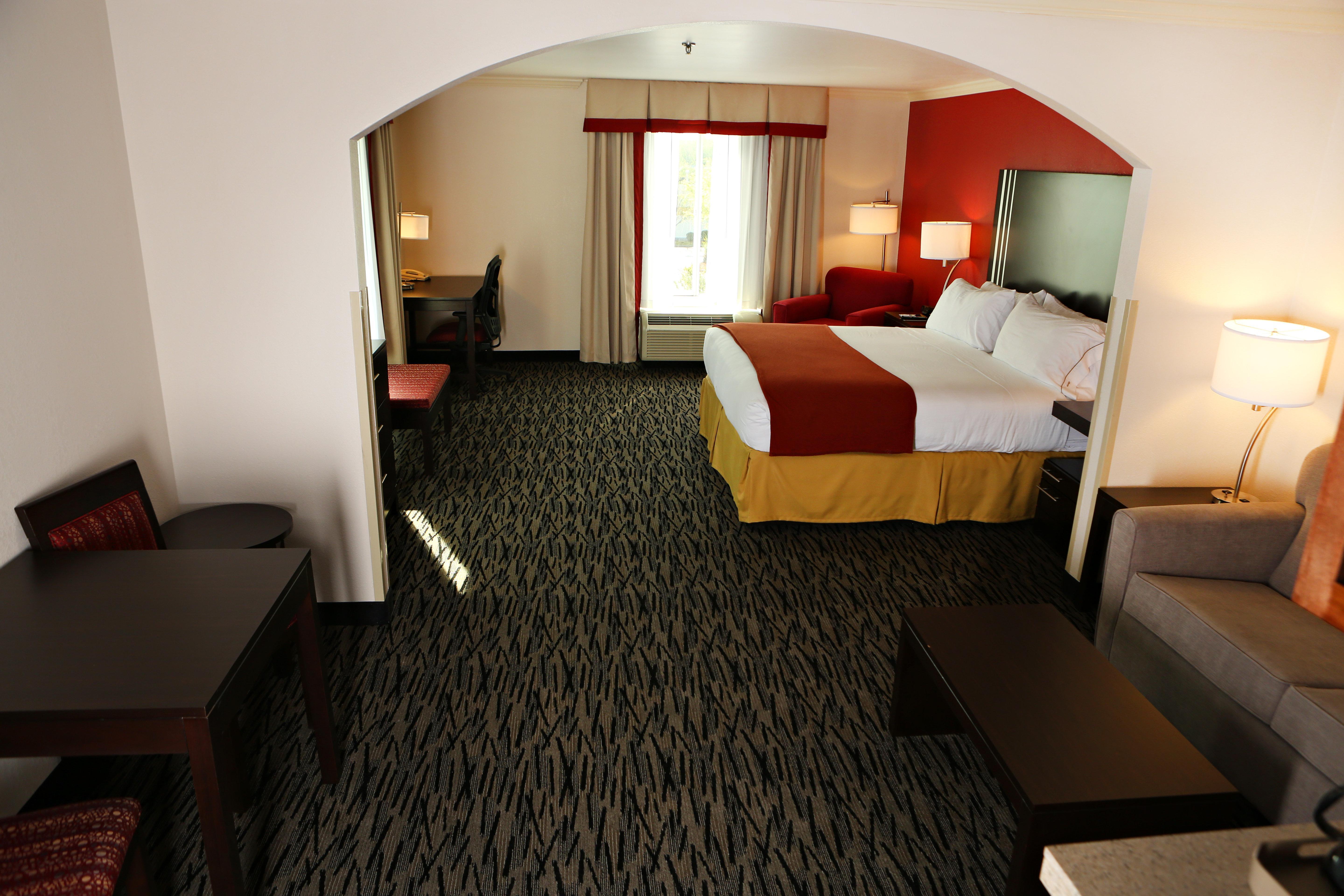 Holiday Inn Express Hotel & Suites - Sumter By Ihg Екстериор снимка
