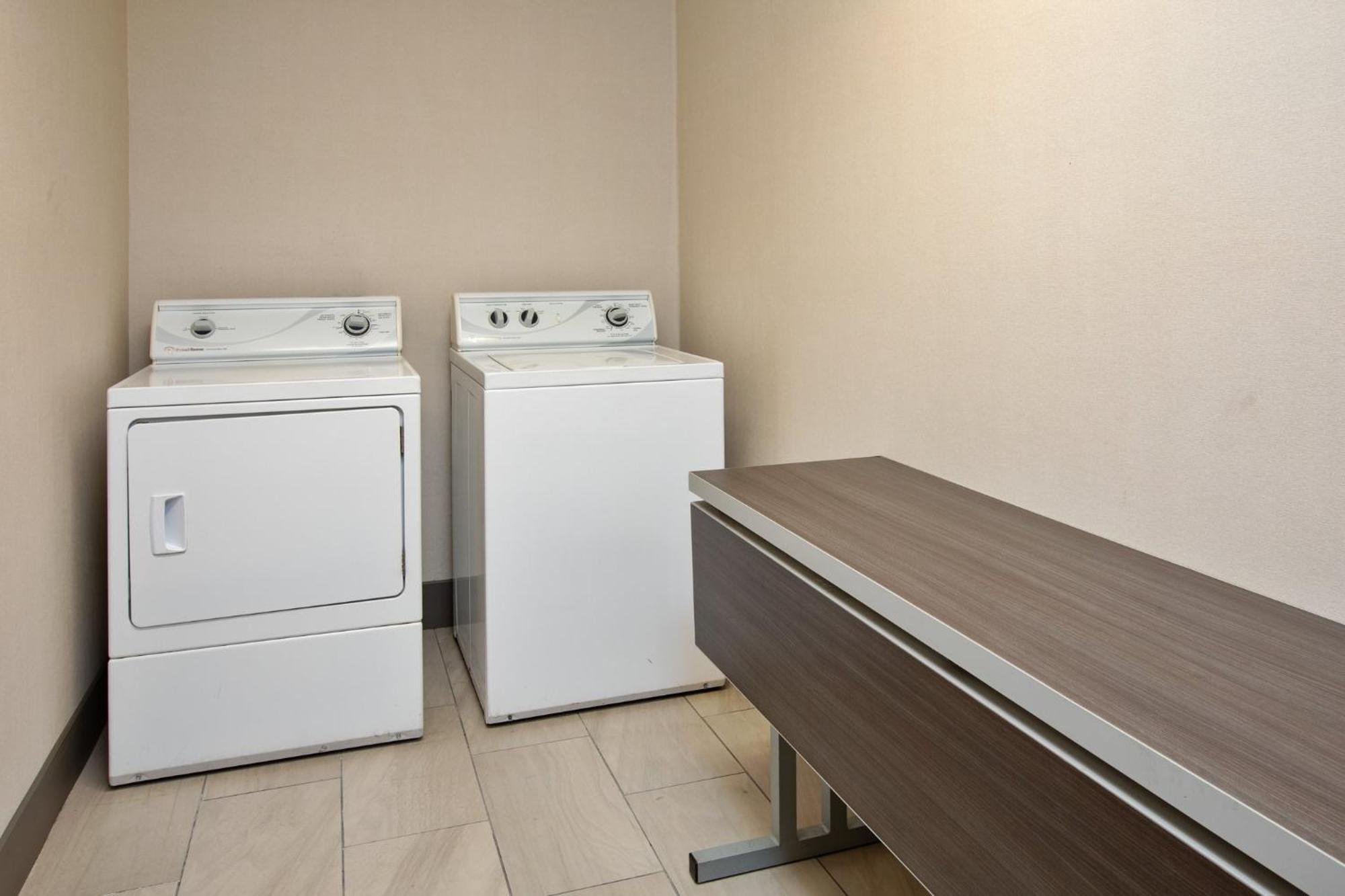 Holiday Inn Express Hotel & Suites - Sumter By Ihg Екстериор снимка