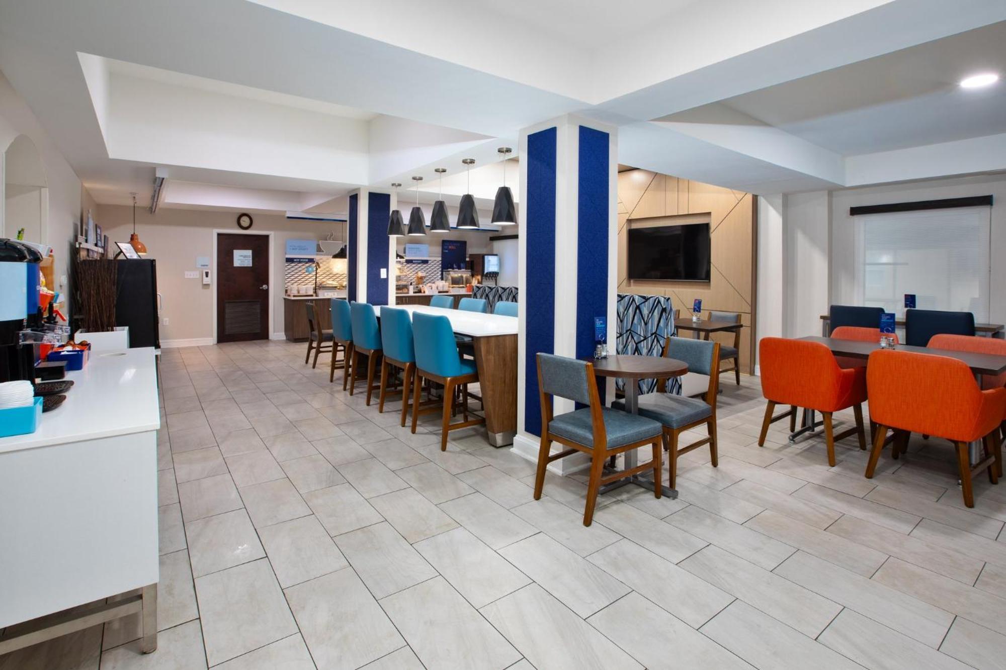 Holiday Inn Express Hotel & Suites - Sumter By Ihg Екстериор снимка