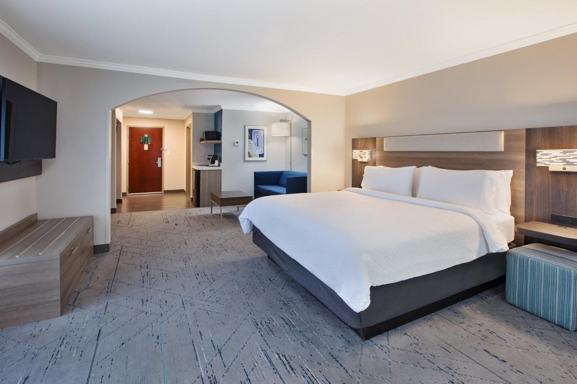 Holiday Inn Express Hotel & Suites - Sumter By Ihg Екстериор снимка
